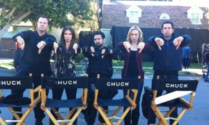 Adam Baldwin, Sarah Lancaster, Joshua Gomez, Yvonne Strahovski, Zachary Levi give 10 thumbs down